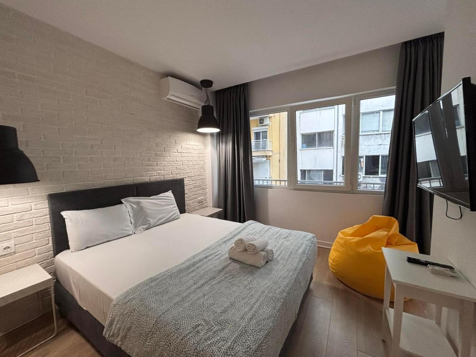 Nyma White Apartments, The Luxury Suites Tesalonika Bagian luar foto