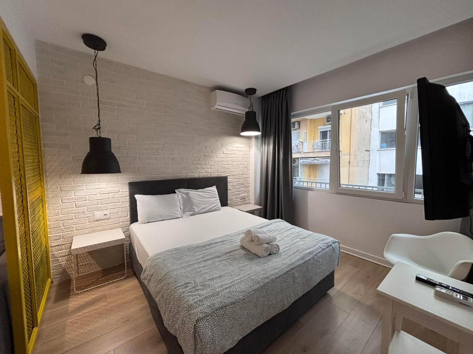 Nyma White Apartments, The Luxury Suites Tesalonika Bagian luar foto