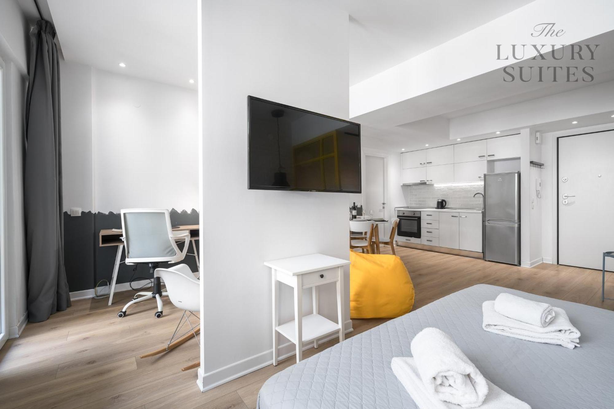 Nyma White Apartments, The Luxury Suites Tesalonika Bagian luar foto