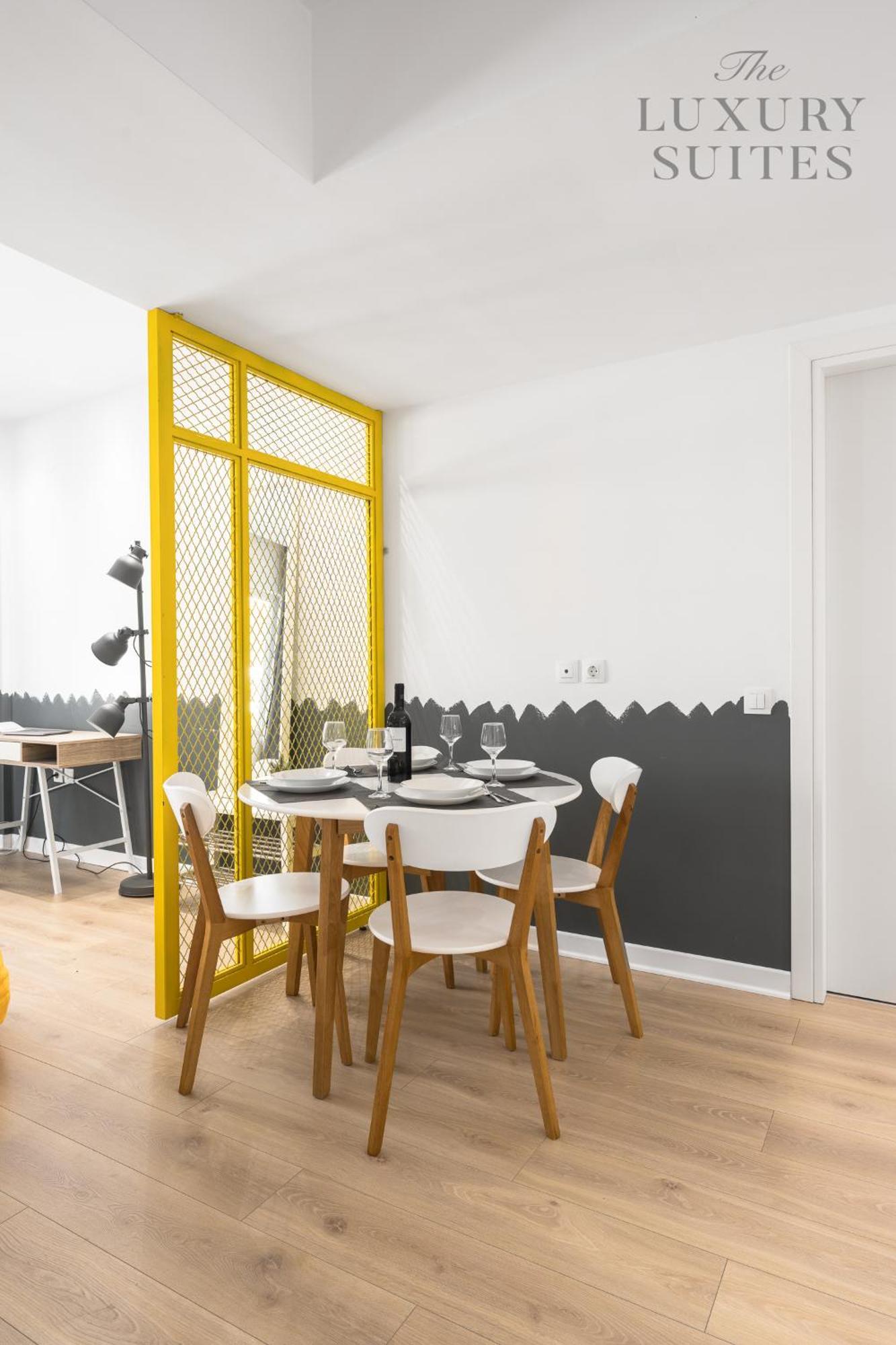 Nyma White Apartments, The Luxury Suites Tesalonika Bagian luar foto