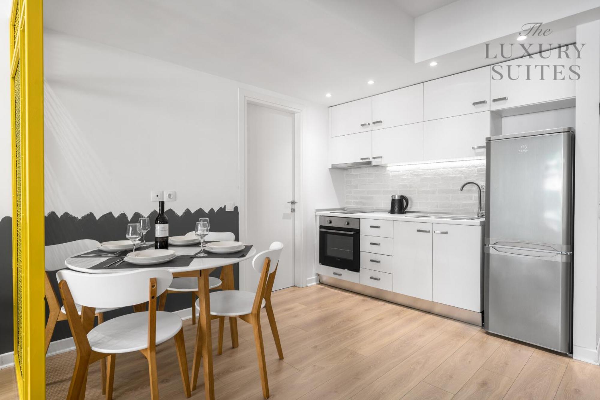 Nyma White Apartments, The Luxury Suites Tesalonika Bagian luar foto