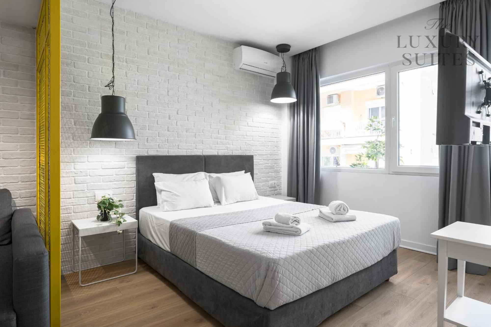 Nyma White Apartments, The Luxury Suites Tesalonika Bagian luar foto