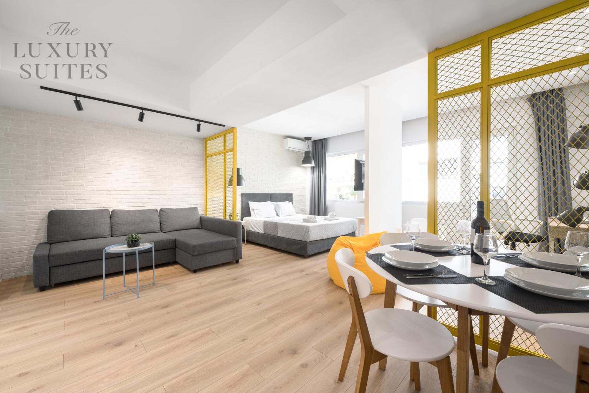 Nyma White Apartments, The Luxury Suites Tesalonika Bagian luar foto