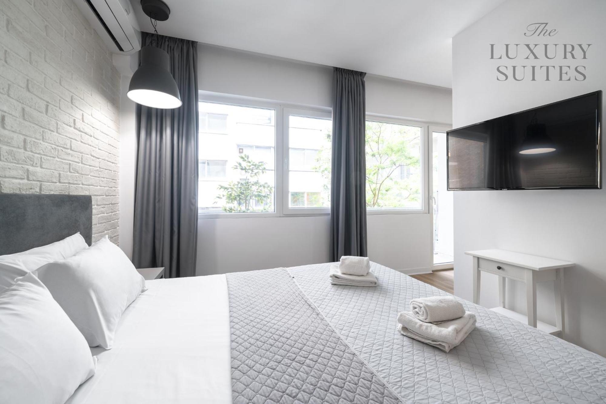 Nyma White Apartments, The Luxury Suites Tesalonika Bagian luar foto